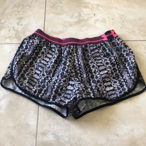 Under Armour Shorts Size M